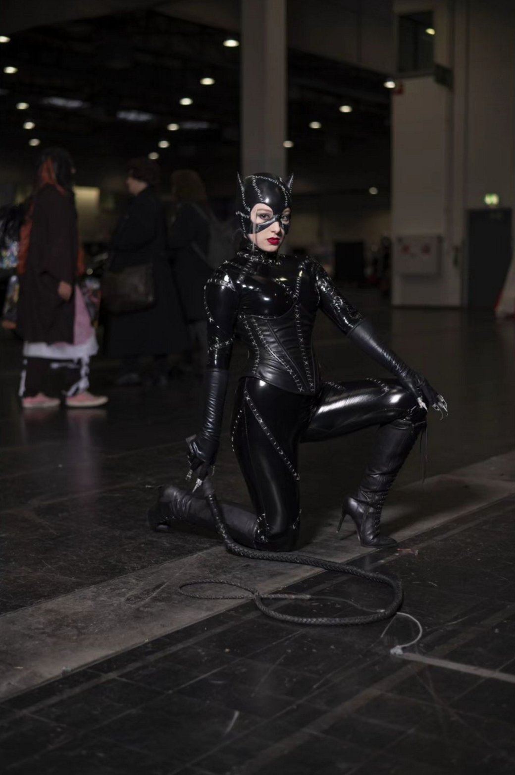 Галерея Модель показала хищную натуру Женщины-кошки из «Бэтмена» Тима Бёртона - 5 фото