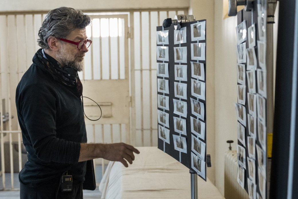 Режиссёр Энди Сёркис на съёмках «Венома 2». Фото: Sony Pictures