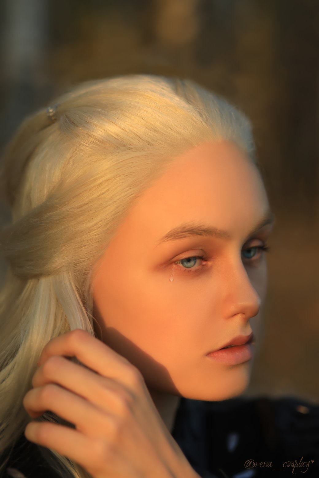 Галерея Модель перевоплотилась в спокойную Рейениру Таргариен из «Дома дракона» - 3 фото