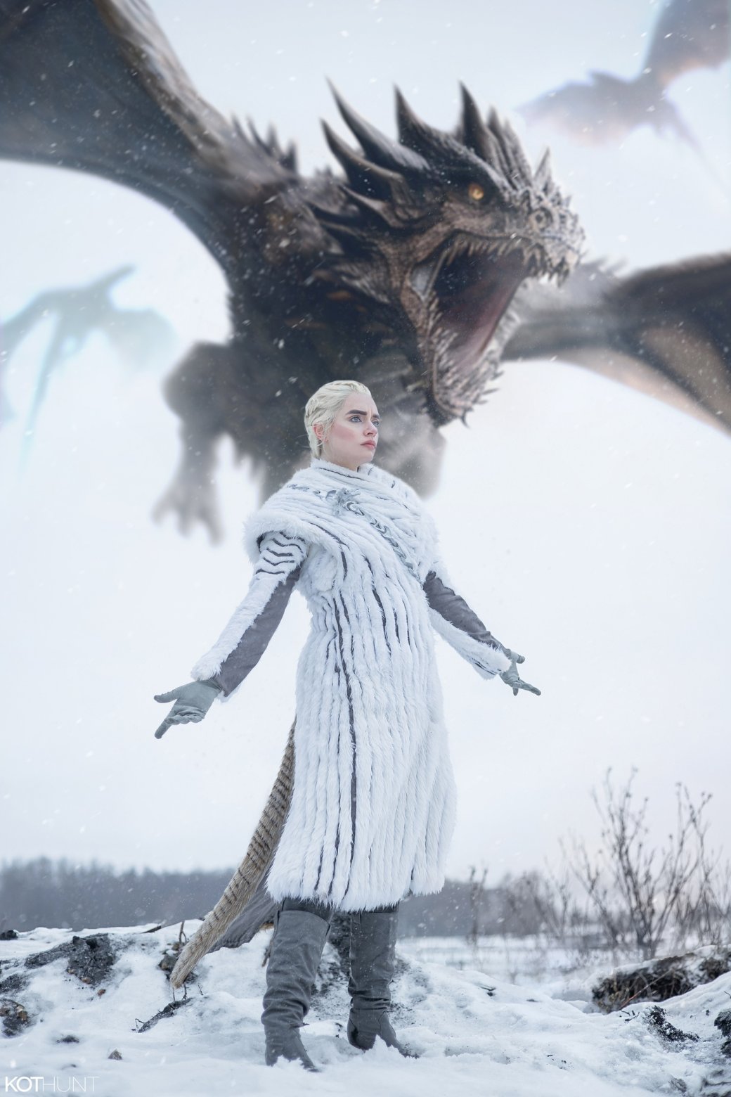 Галерея Модель показала могучую Дейнерис Таргариен и её дракона из «Игры престолов» - 7 фото