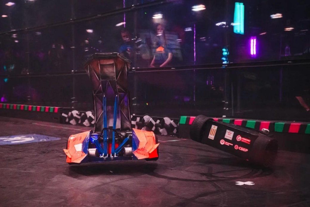 Галерея Команда «SOLARBOT» представила робота «Phoenix» на чемпионате «Битва роботов» - 3 фото