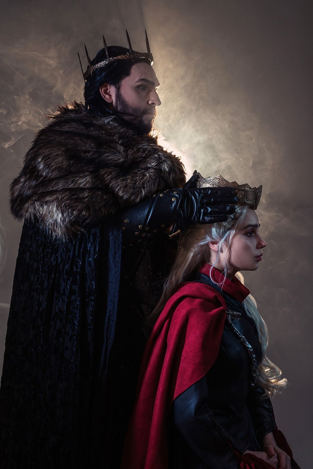 Галерея Косплееры перевоплотились в Джона Сноу и Дейенерис из «Игры престолов» - 10 фото