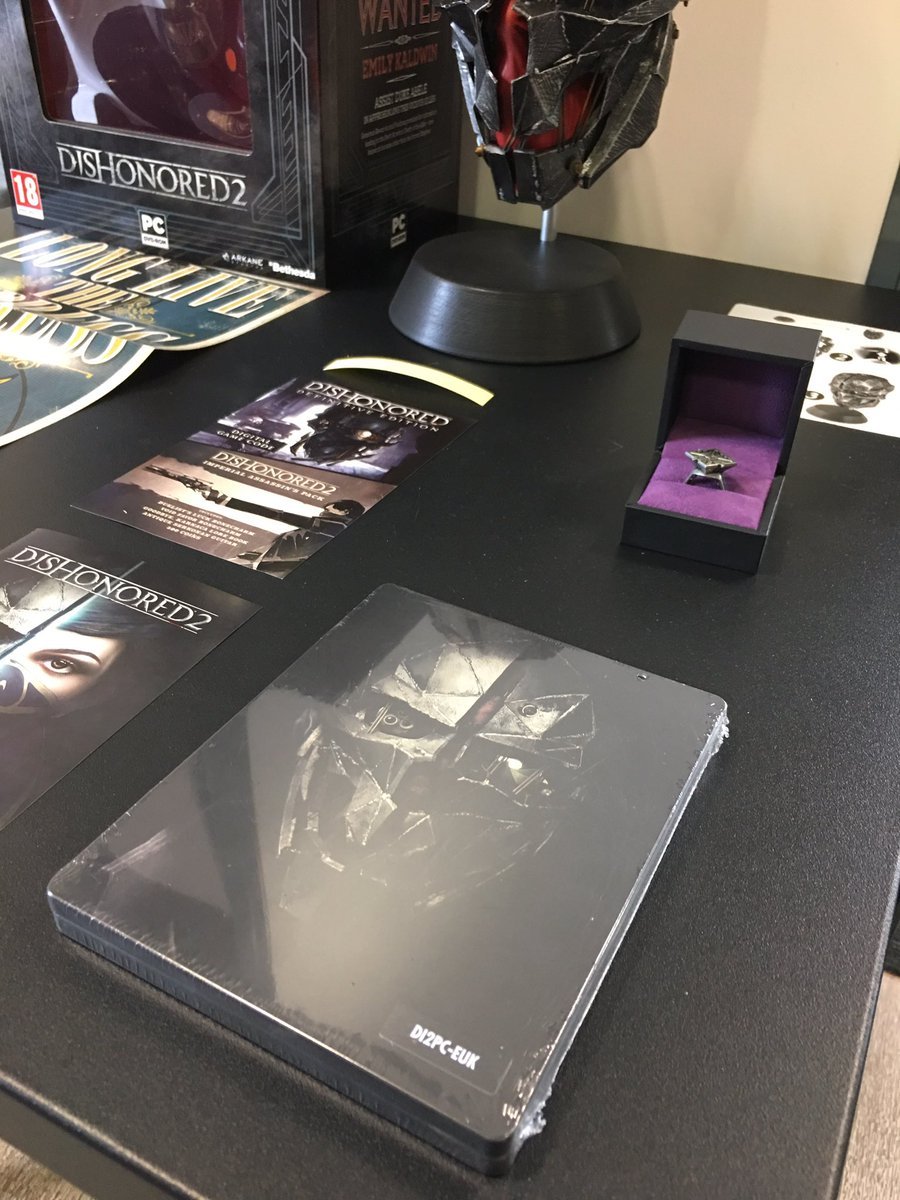 Галерея В Arkane распаковали первую коллекционку Dishonored 2 - 1 фото