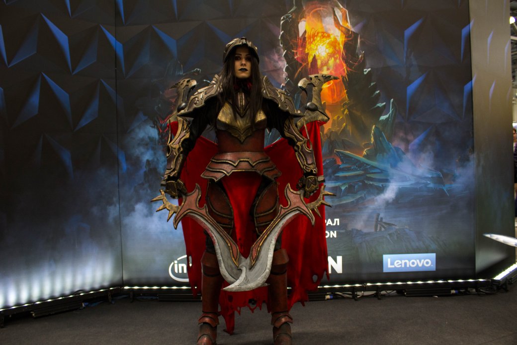 Создатель «Черного плаща», косплей и толпы геймеров. Comic Con Russia и «Игромир» 2019. День 1 — фото 6