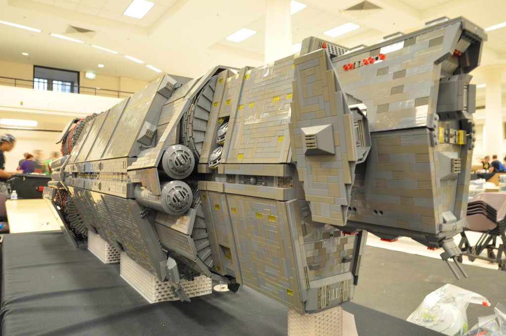 Фанат Halo построил из LEGO космический корабль — фото 1