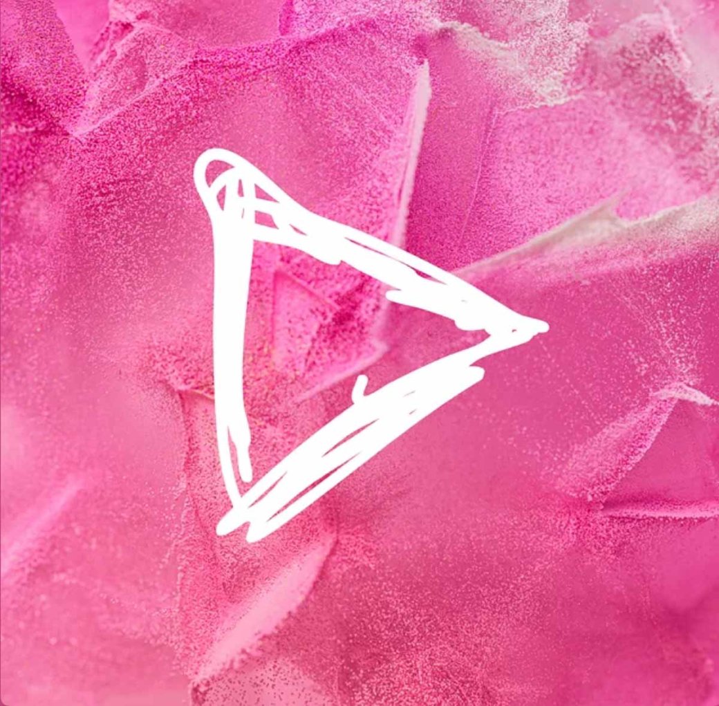 Обложка делюкс-версии альбома Play 

Источник: Apple Music