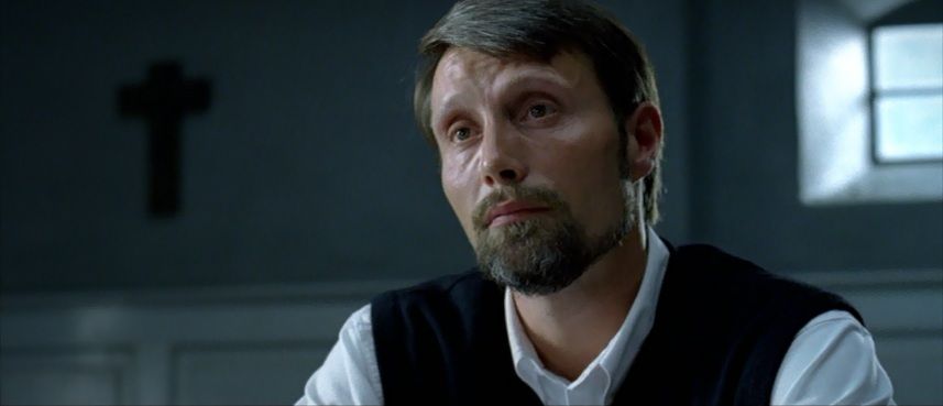 Мадс Миккельсен в фильме «Адамовы яблоки». / Скрин из фильма