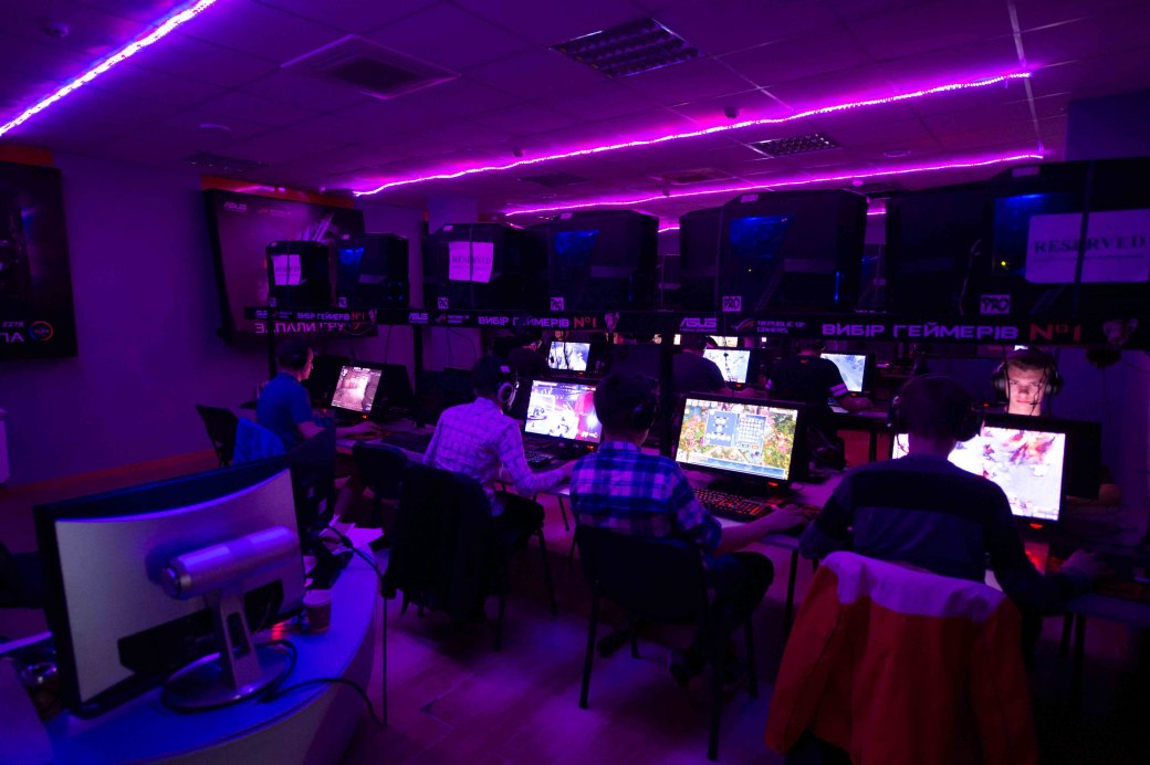 Галерея Quake 3 Arena — 20 лет! Вспоминаем компьютерные клубы, где многие впервые и сыграли в шутер id  - 5 фото