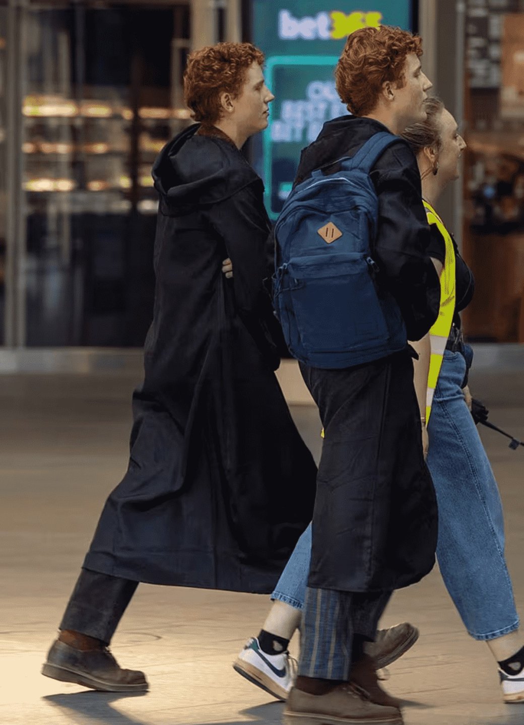 Галерея Съемки сериала «Гарри Поттер» взорвали сеть первыми кадрами семьи Уизли - 5 фото