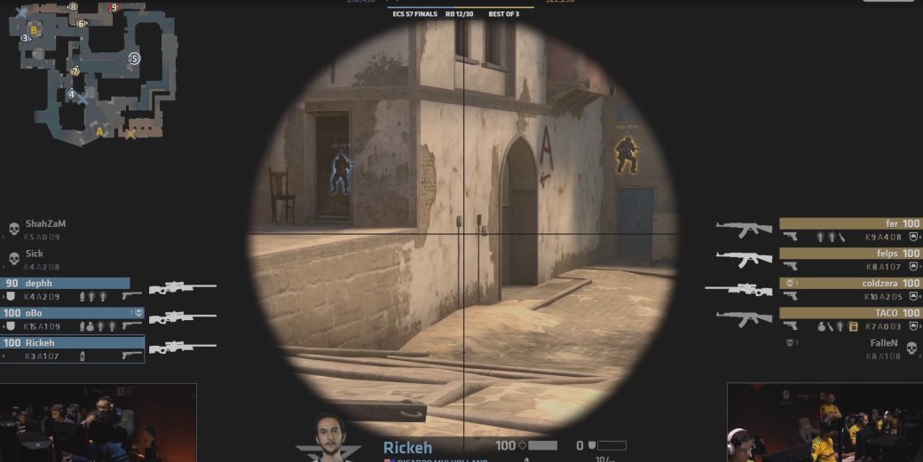 Игрок на турнире по CS:GO в упор не видел противника, тренер психанул и тыкнул ему пальцем в монитор — фото 1