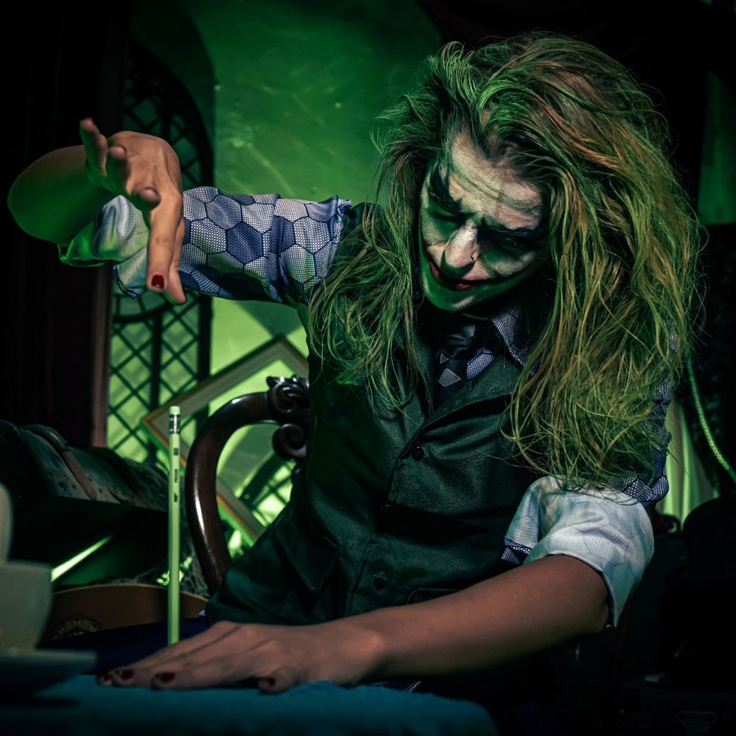 Галерея Косплеер перевоплотилась в жуткого Джокера из «Тёмного рыцаря» Нолана - 6 фото