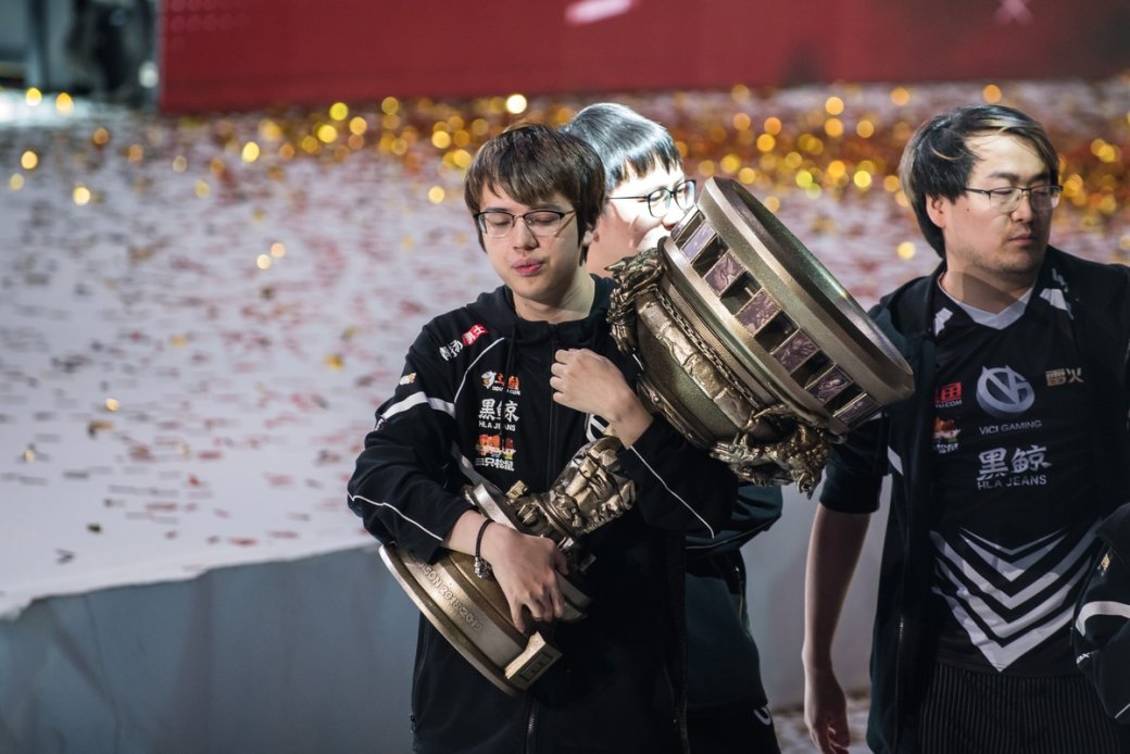 Все критикуют церемонию закрытия EPICENTER по Dota 2. Почему на ведущих не надо все скидывать? — фото 1