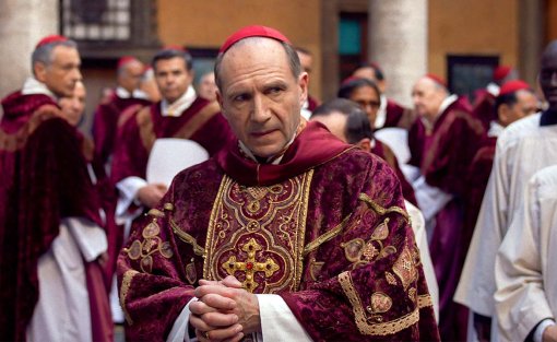 Вышел первый трейлер триллера «Конклав» о политических интригах в Ватикане