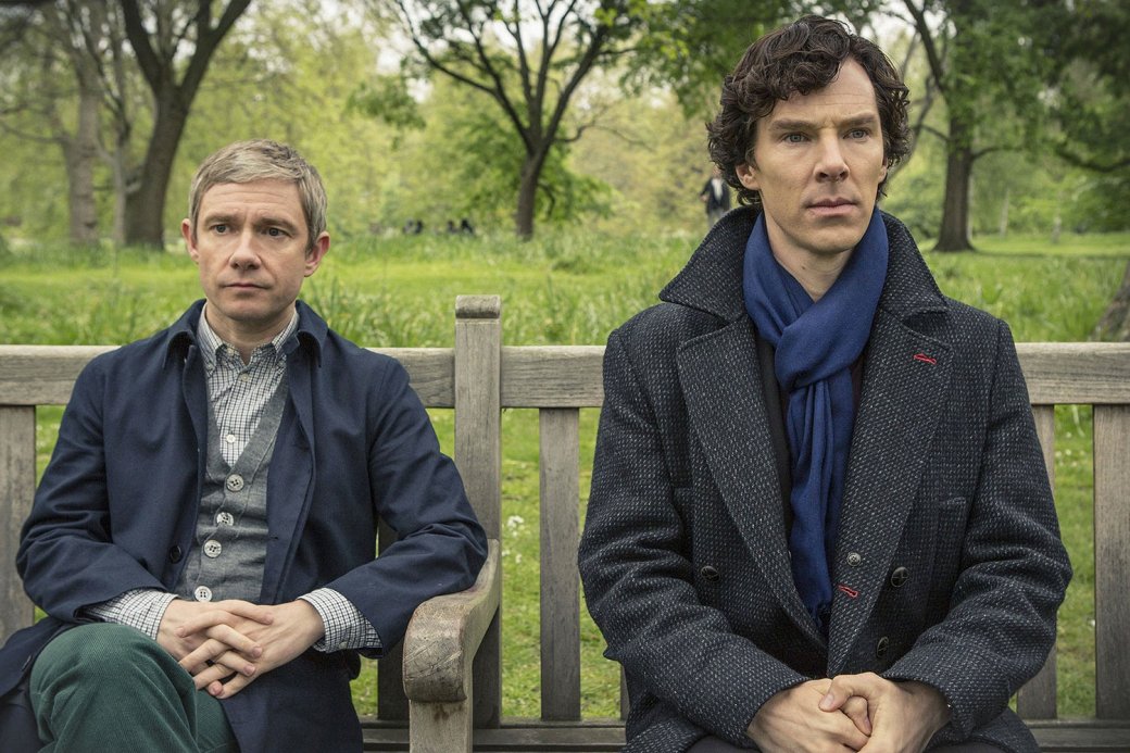 В сериале есть рождественский спецэпизод «Безобразная невеста», перенесший героев в Викторианскую эпоху, а также несколько эпизодов с рождественскими мотивами, например, «Скандал в Белгравии» из второго сезона, где герои отмечают праздник в процессе расследования

Источник: BBC