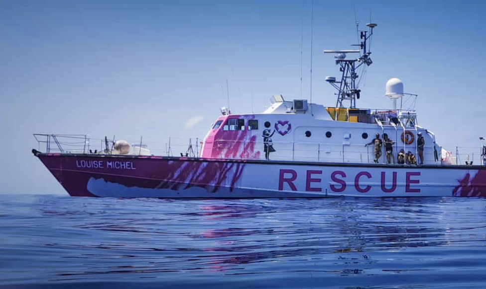 Галерея Бэнкси купил яхту, чтобы спасать мигрантов, потерпевших крушение в Средиземном море - 2 фото