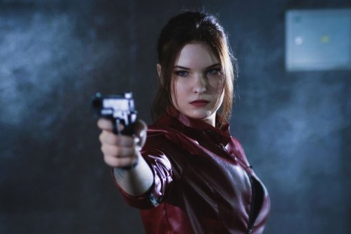 Модель показала эффектный косплей на Клэр Редфилд из ремейка Resident Evil 2