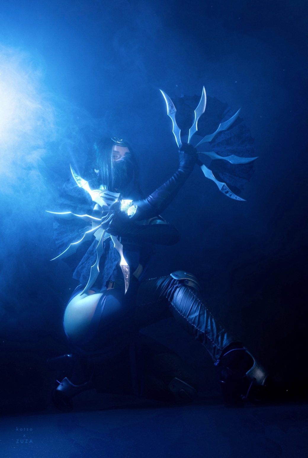 Модель предстала в сексуальном образе принцессы Китаны из серии игр Mortal Kombat — изображение 5