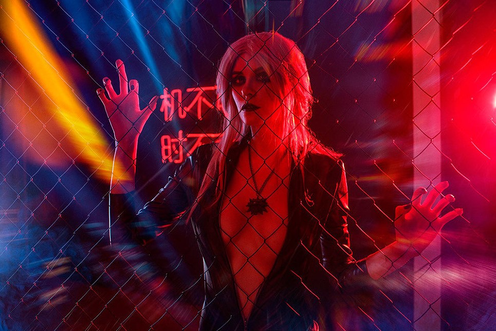 Российская косплей-модель перенесла Цири в мир Cyberpunk 2077 — фото 1
