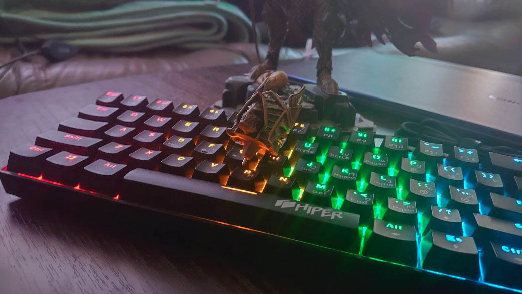 Обзор Hiper MK1 Spike: как бюджетная компактная механическая клавиатура справляется с играми — фото 6