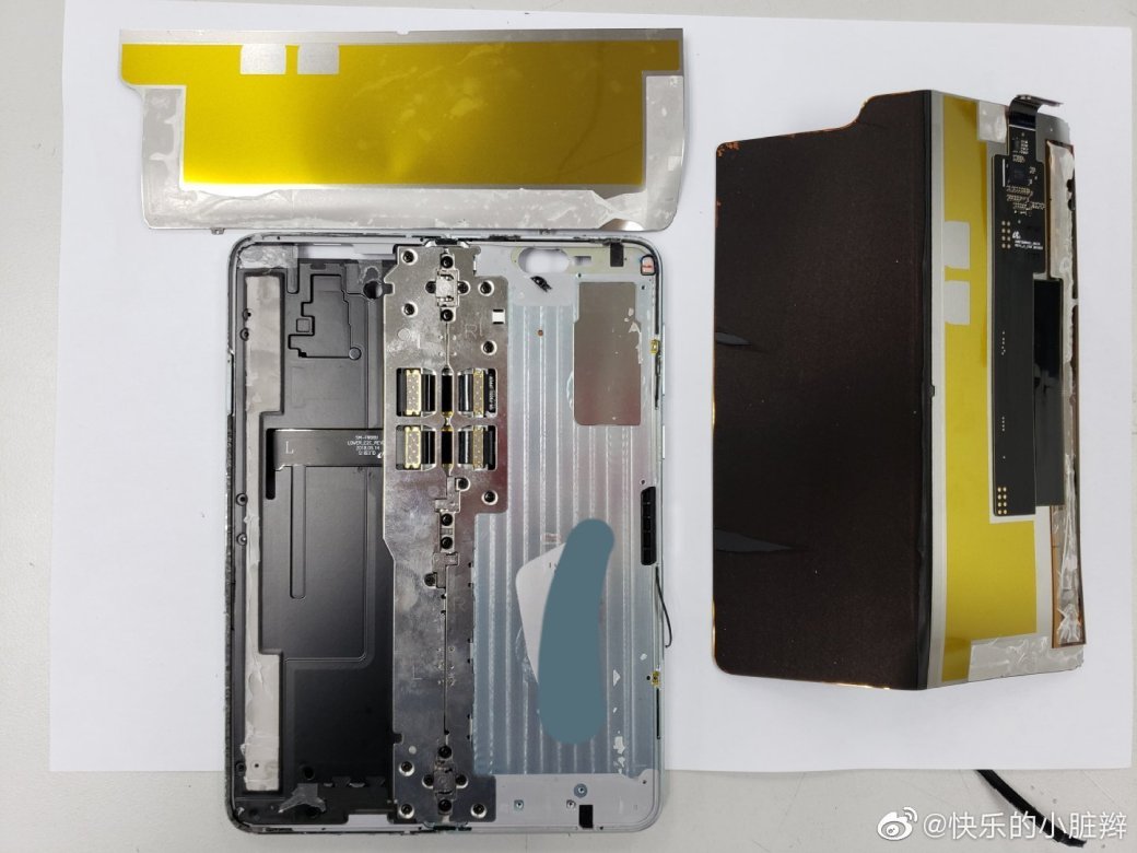 Галерея Samsung Galaxy Fold разобрали на запчасти и обнаружили целых три аккумулятора - 4 фото