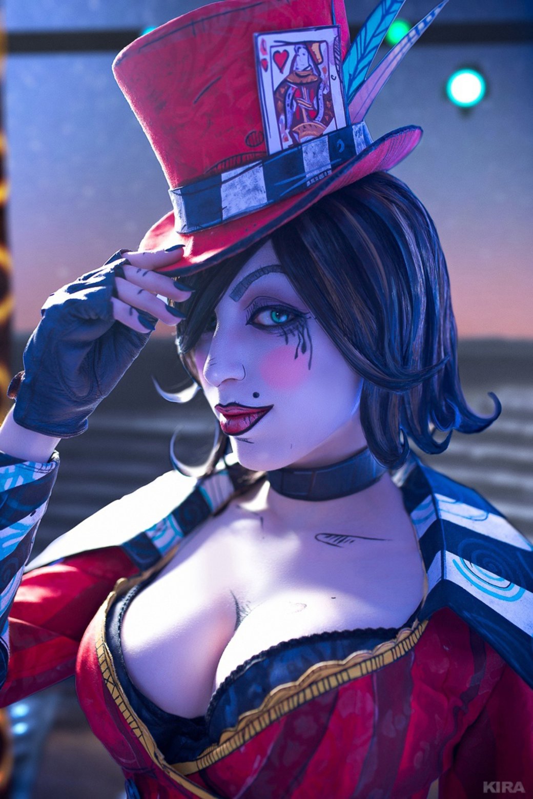 Модель представила чарующий косплей на Безумную Мокси из Borderlands — изображение 8