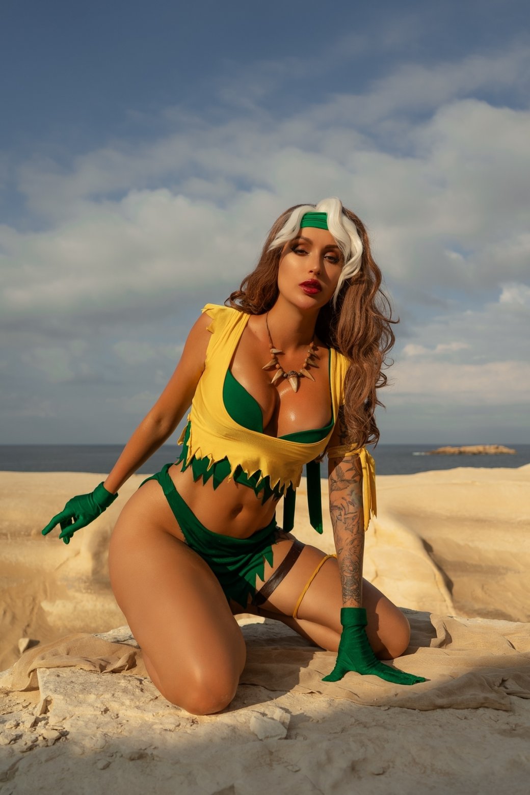 Галерея Модель показала летний и сексуальный косплей на Роуг из «Людей Икс» - 10 фото