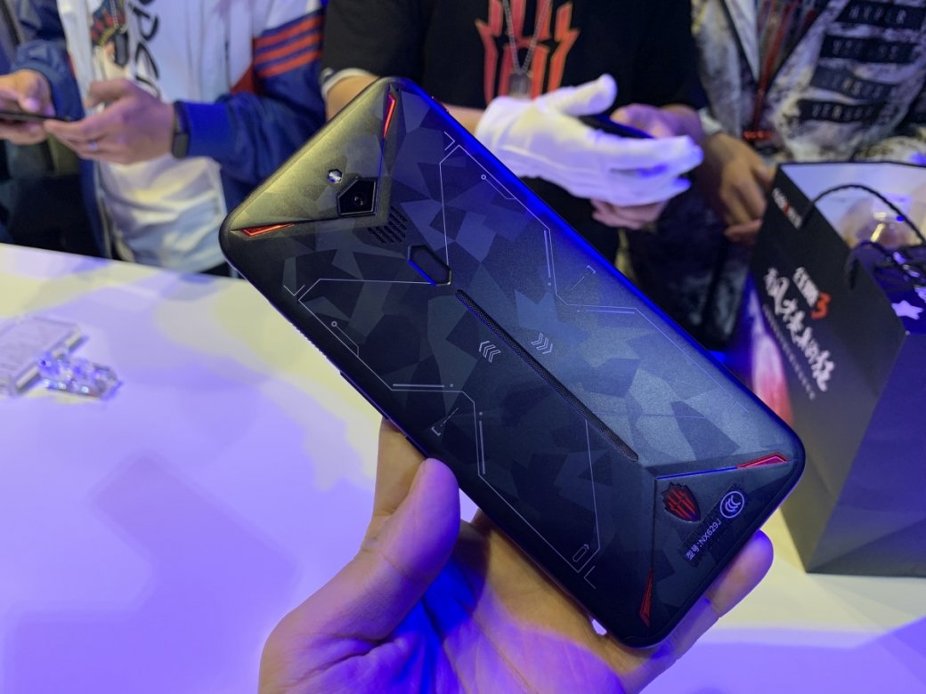 ZTE представила новый игровой смартфон Nubia Red Magic 3. В него уместили активное охлаждение — фото 2