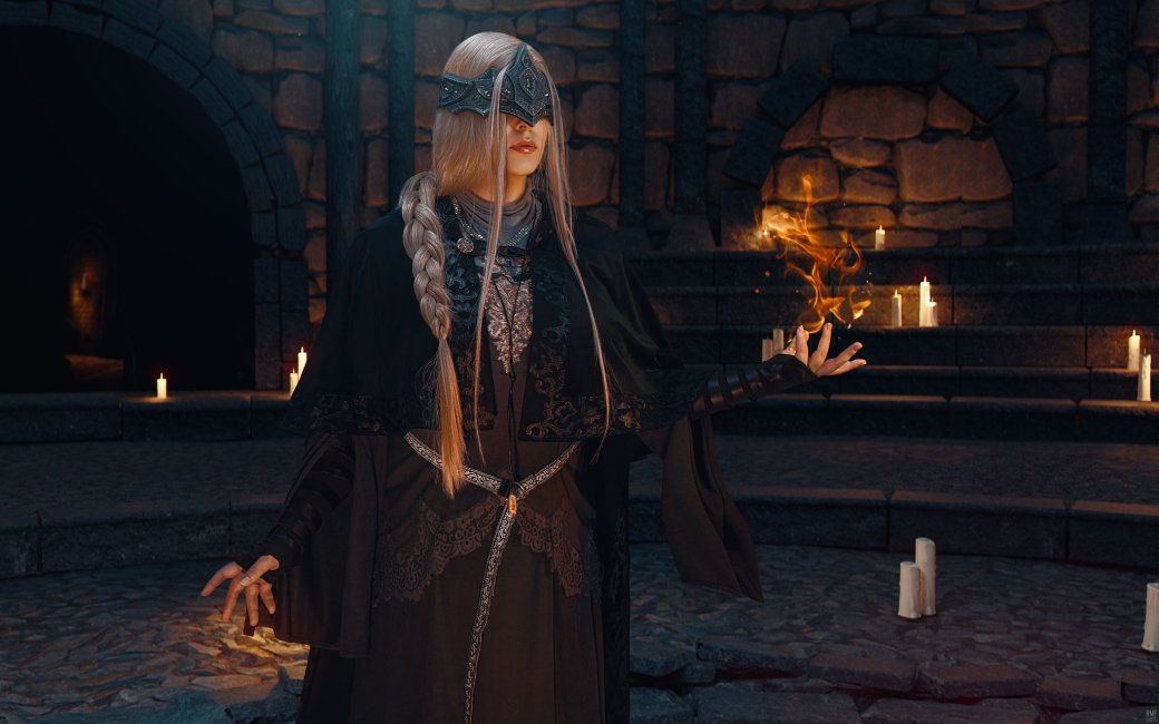 Косплеерша предстала в образе загадочной Хранительницы огня из Dark Souls 3 — изображение 3