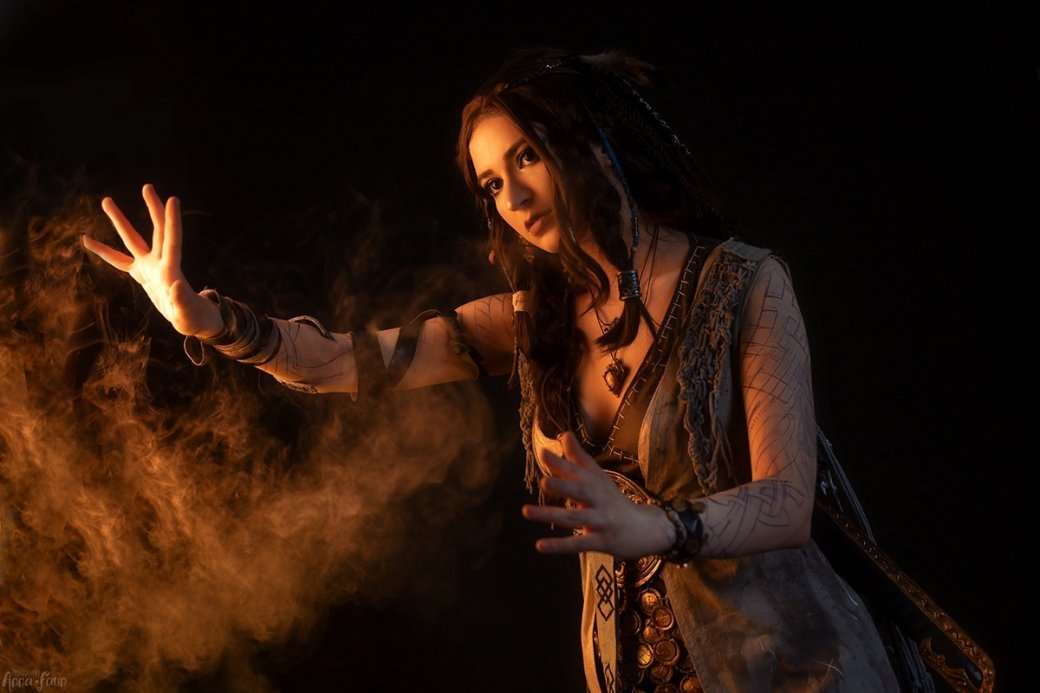 Галерея Модель показала косплей на богиню Фрейю из God of War - 8 фото