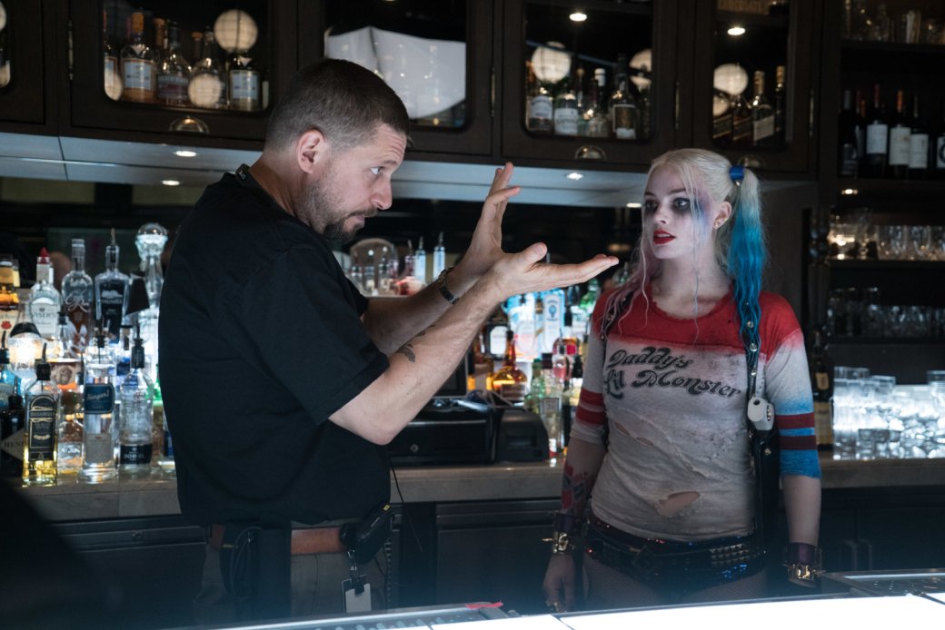 Дэвид Эйр и Марго Робби на съёмках «Отряда самоубийц»

Источник: Warner Bros.