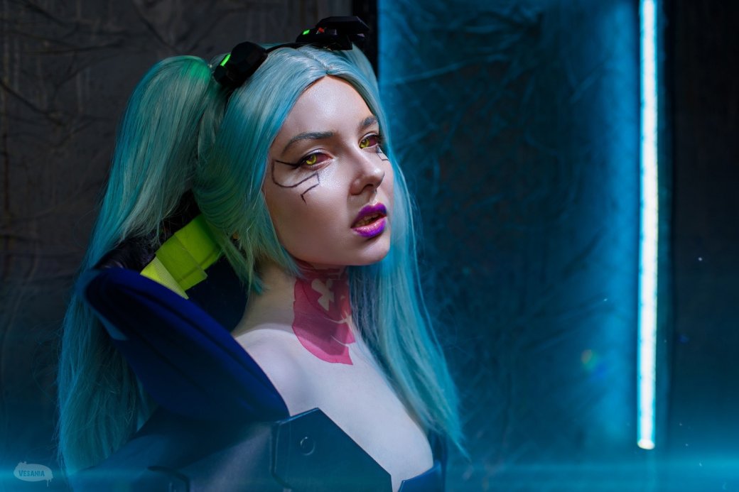 Галерея Модель снялась в образе раскованной Ребекки из Cyberpunk: Edgerunners - 9 фото