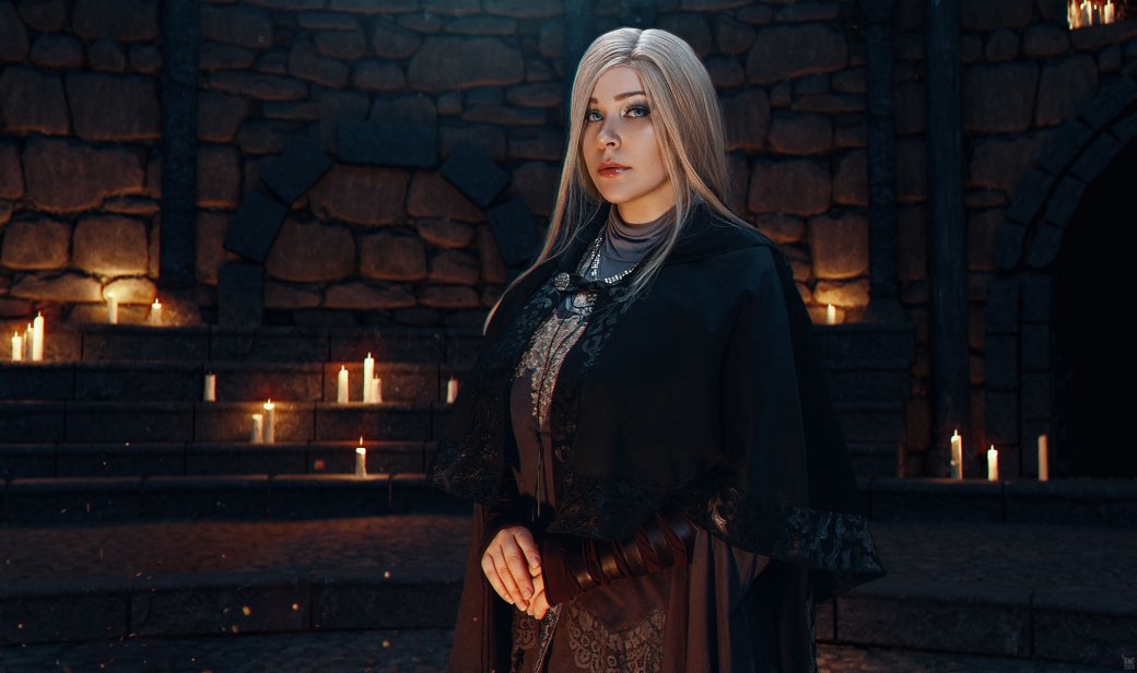 Косплеерша предстала в образе загадочной Хранительницы огня из Dark Souls 3 — изображение 6
