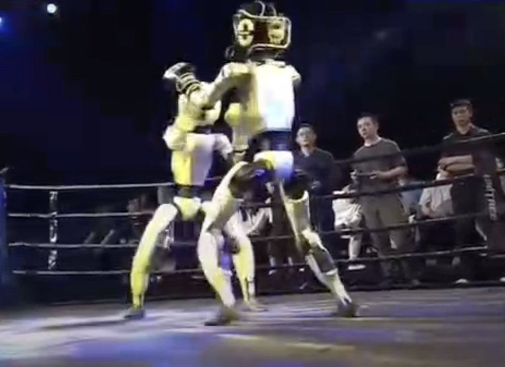 Фото с соревнований CMG World Robot Competition: Mecha Fighting Series
