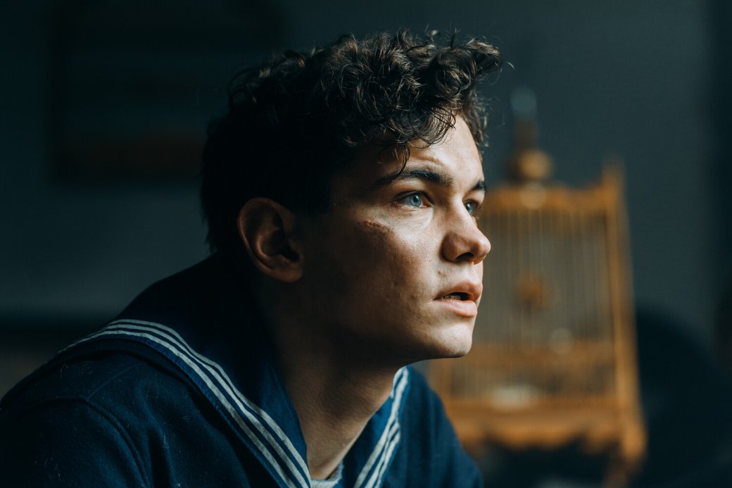 Хотя широкую известность Копейкину принёс сериал «Слово пацана», роль в «Красавице» показывает его способность работать в драматическом кино, основанном на реальных исторических событиях

Источник: «Вольга»