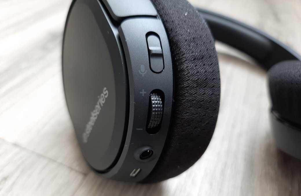 Обзор Steelseries Arctis 1 Wireless. Какой получилась игровая гарнитура с аскетичным дизайном — фото 8