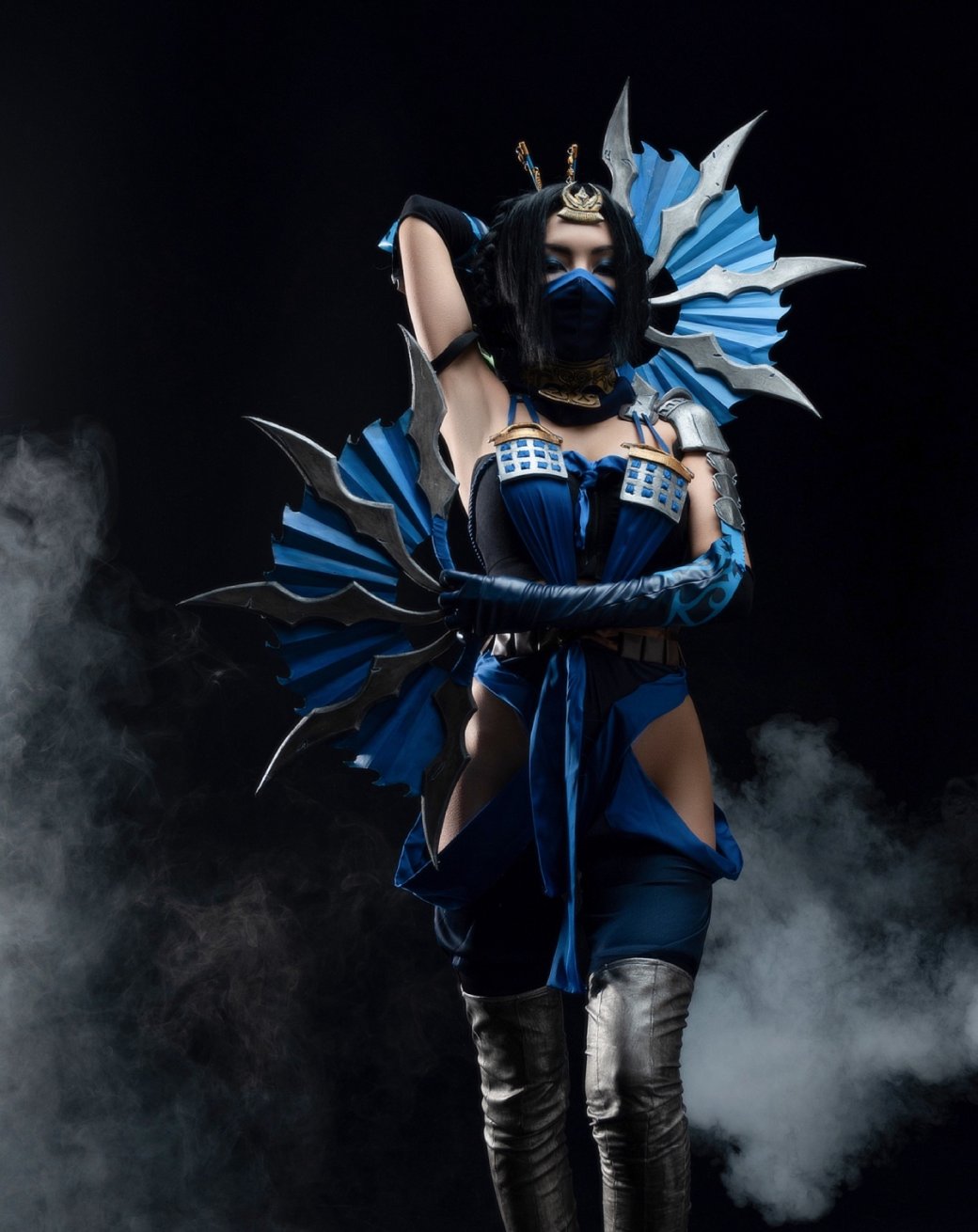 Казашка показала пикантный косплей на Китану из Mortal Kombat — изображение 6