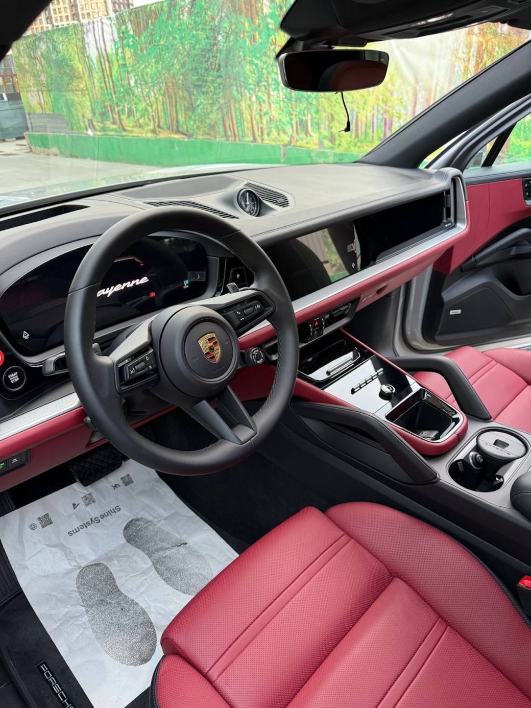 Игрок «Perfecto» исполнил мечту своей невесты и подарил ей новый Porsche Cayenne — изображение 3