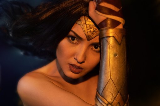 Косплеерша из Казахстана предстала в образе Чудо-женщины