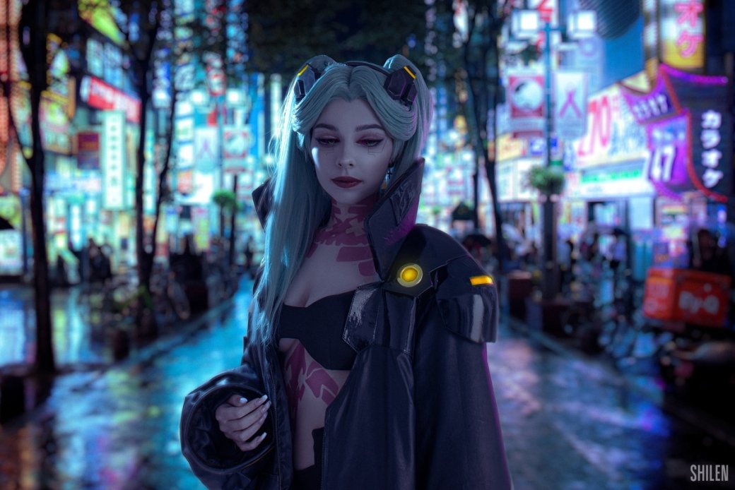 Галерея Модель предстала в ярком и опасном образе Ребекки из Cyberpunk Edgerunners - 16 фото