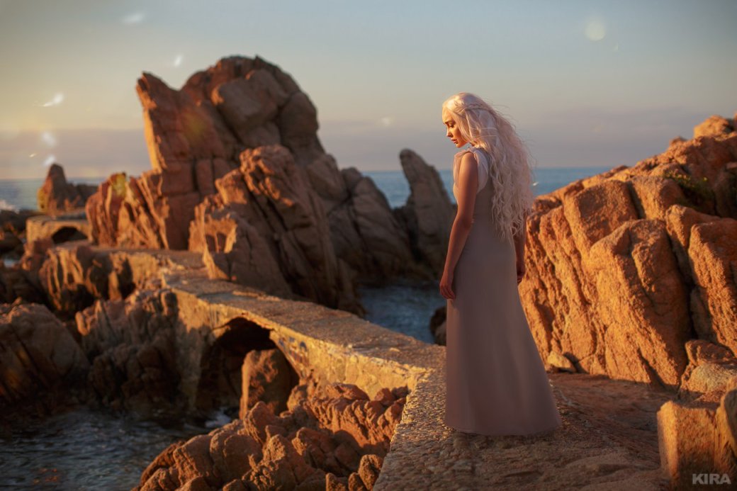Галерея Потрясающий образ Матери драконов в новом косплее Дейенерис Таргариен из «Игры престолов» - 1 фото