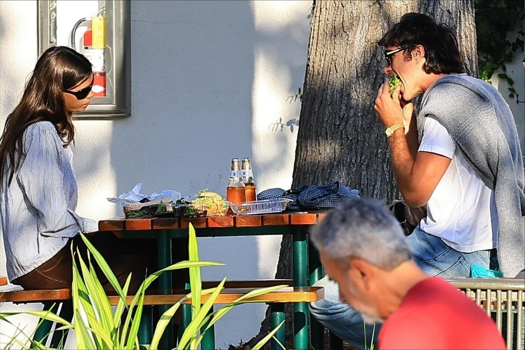 Галерея Джейкоб Элорди замечен вместе с моделью Кристен Кинле - 6 фото