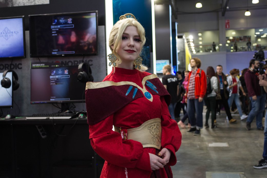 Создатель «Черного плаща», косплей и толпы геймеров. Comic Con Russia и «Игромир» 2019. День 1 — фото 21