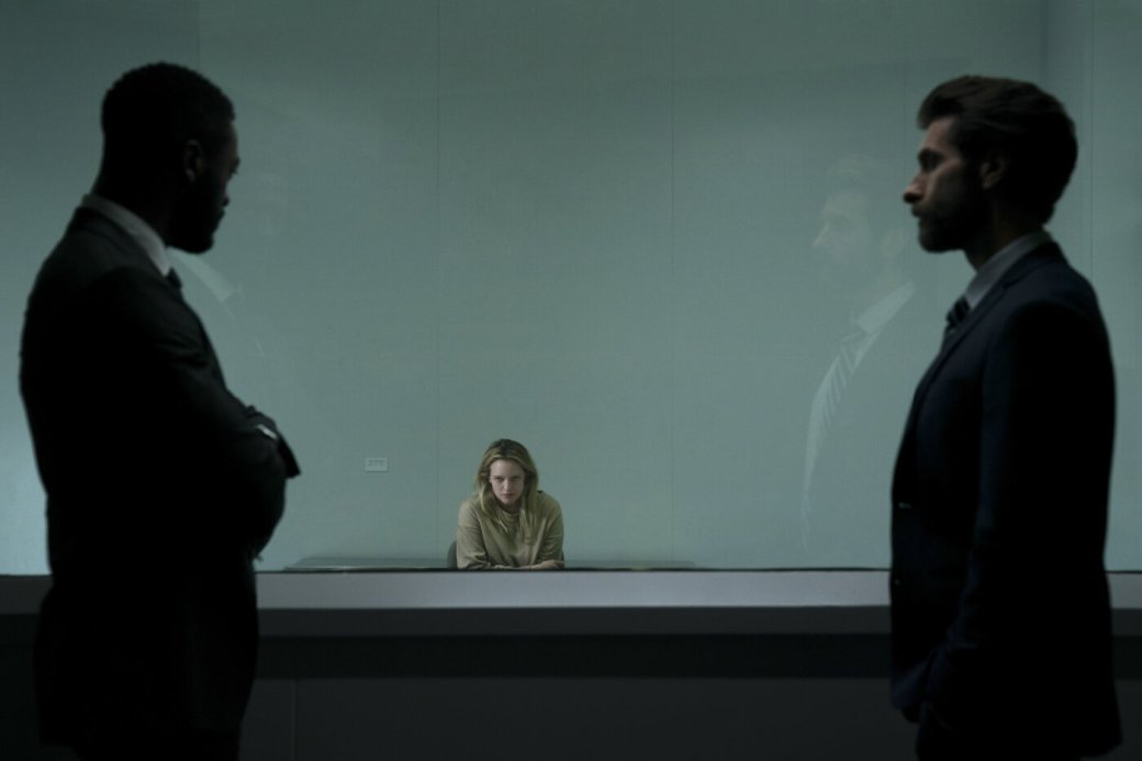 «Человек-невидимка», из которого торчат белые нитки. Проходной триллер от режиссера «Апгрейда» — фото 2