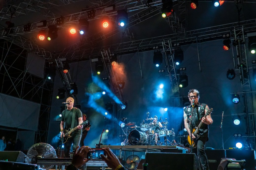 Гитарист The Offspring — о рэпе, байопике группы и русском панк-роке — фото 2
