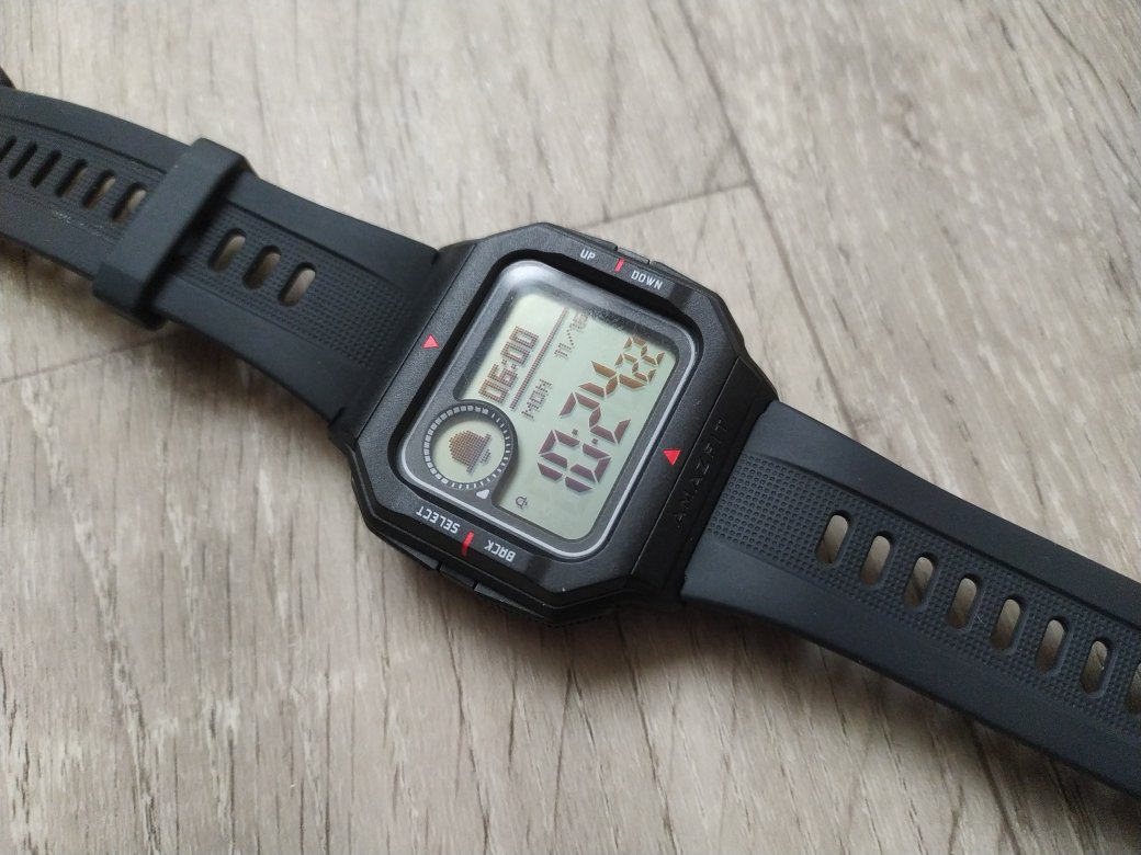 Обзор Amazfit Neo: бюджетный долгоиграющий фитнес-трекер в корпусе ретро-часов — фото 5