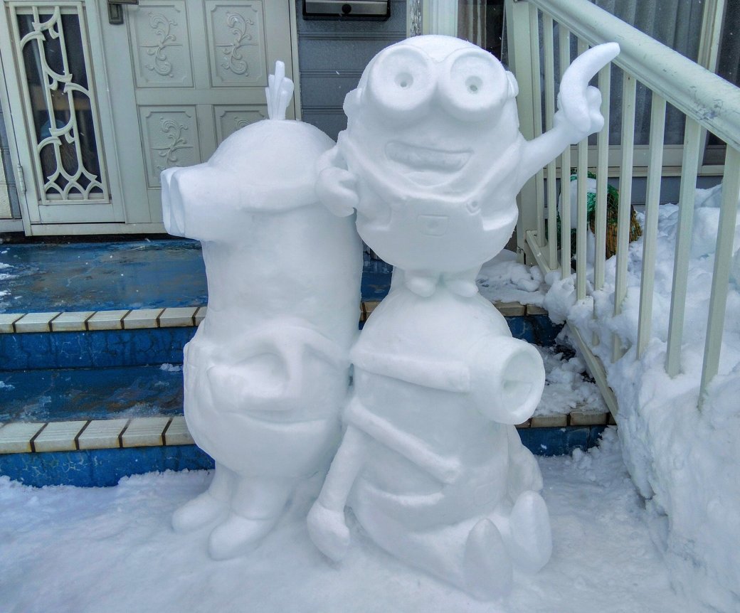 Японский художник делает скульптуры из снега. Есть Годзилла и R2-D2 — фото 4
