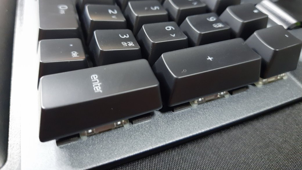 Галерея Обзор Adata XPG Summoner: какой получилась флагманская клавиатура нового бренда для геймеров - 4 фото