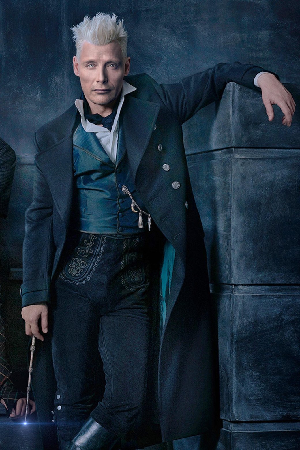 [Lellex1010](https://www.reddit.com/r/FantasticBeasts/comments/jpxe5c/i_wanted_to_imagine_how_mads_mikkelsen_would_look/)