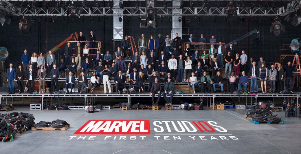 Галерея 80 актеров и режиссеров на одном фото! Marvel начала праздновать 10-летие своей киновселенной - 1 фото