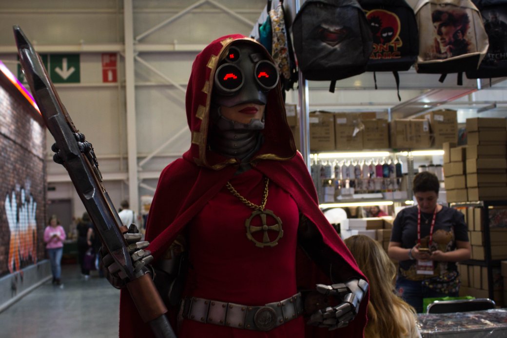 Создатель «Черного плаща», косплей и толпы геймеров. Comic Con Russia и «Игромир» 2019. День 1 — фото 11
